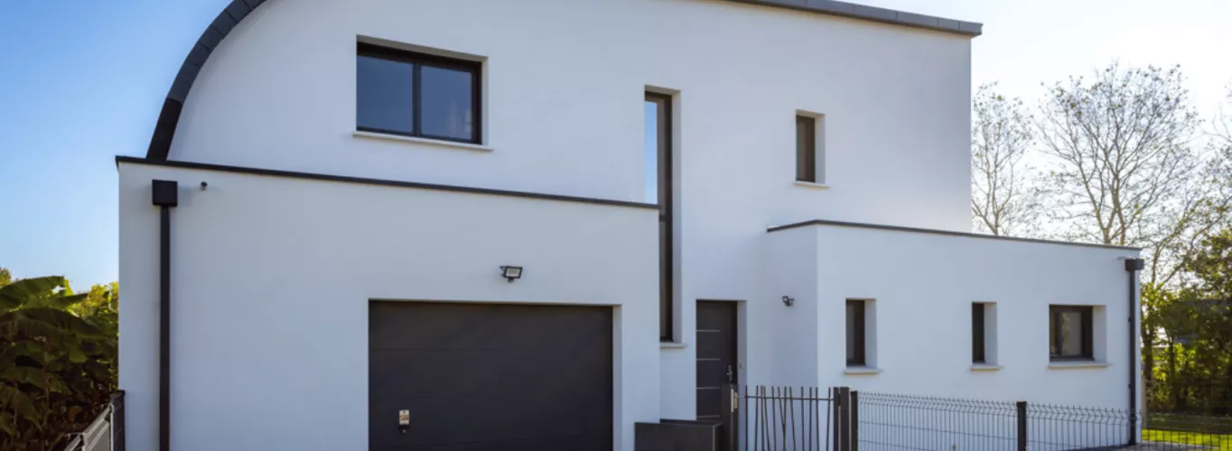 Toit plat, monopente ou deux pans : quelle toiture choisir pour une maison en Bretagne ?