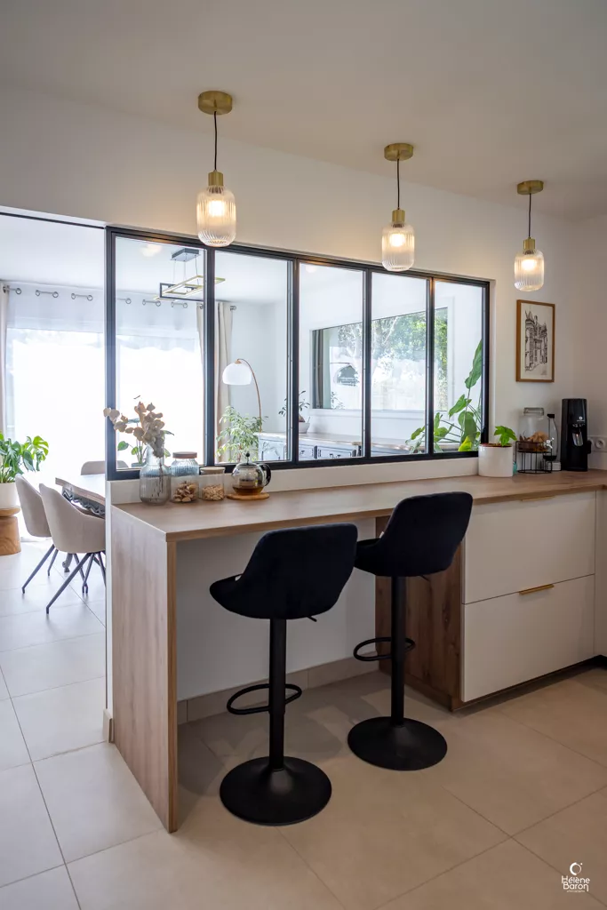 Cuisine ouverte et verrière intérieure style atelier